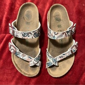 Birkenstock sandals 32